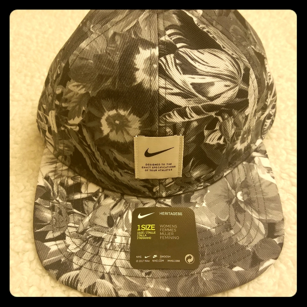 NIKE NWT hat